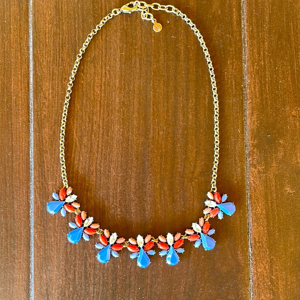 LOFT Delicate statement necklace Gold toned